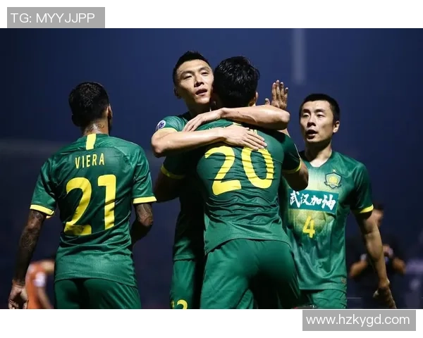 杭州足球队强势领跑联赛积分榜以63分稳居第一名 杭州足球队强势领跑联赛积分榜以63分稳居第一名